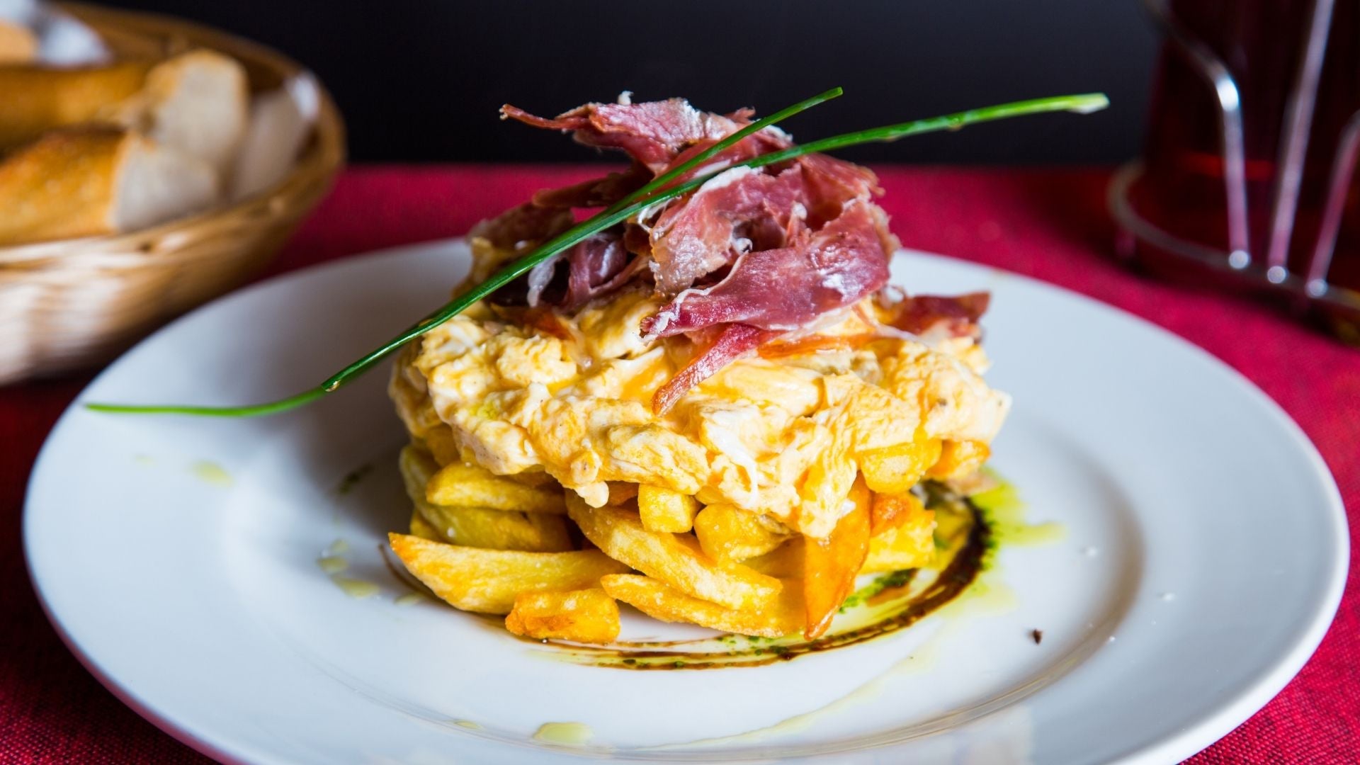 Huevos rotos con jamon